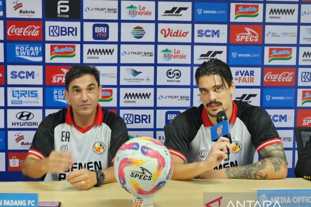 Pelatih Carlos Almeida: Tak Ada Beban untuk Pemain Semen Padang