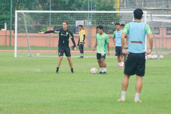 Munster Siapkan Pengganti Slavko untuk Pertandingan Derbi Melawan Arema FC