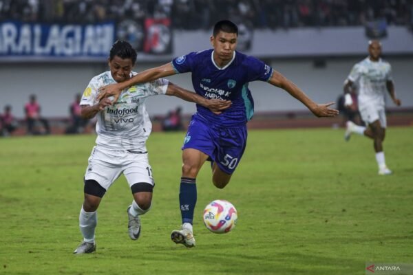Tetap Mengapresiasi: Hodak Ucapkan Puji atas Usaha Tim Persib Meski Hasil Belum Maksimal