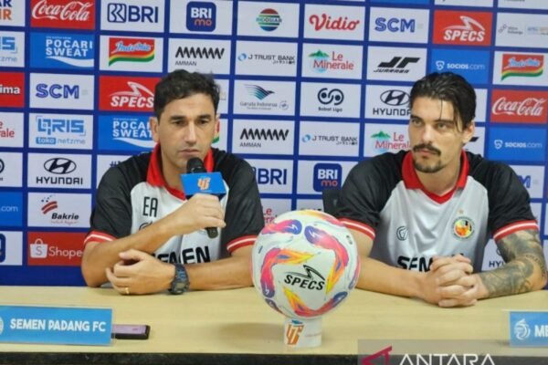 Berita Terbaru: Pelatih Semen Padang Almeida Siap Curi Tiga Poin dari Markas Persija