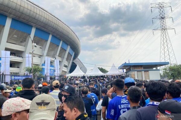 Larangan Suporter PSS Sleman Masuk Stadion GBLA oleh Persib Bandung